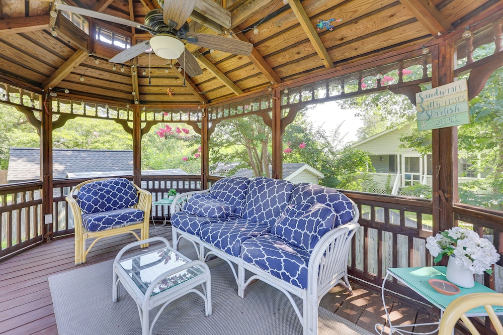 Fish, Swim & Boat: Colonial Beach Bungalow