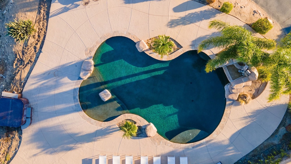 Colina by Avantstay Secluded Mountain Top Oasis w Pool Hot Tub Putting Green