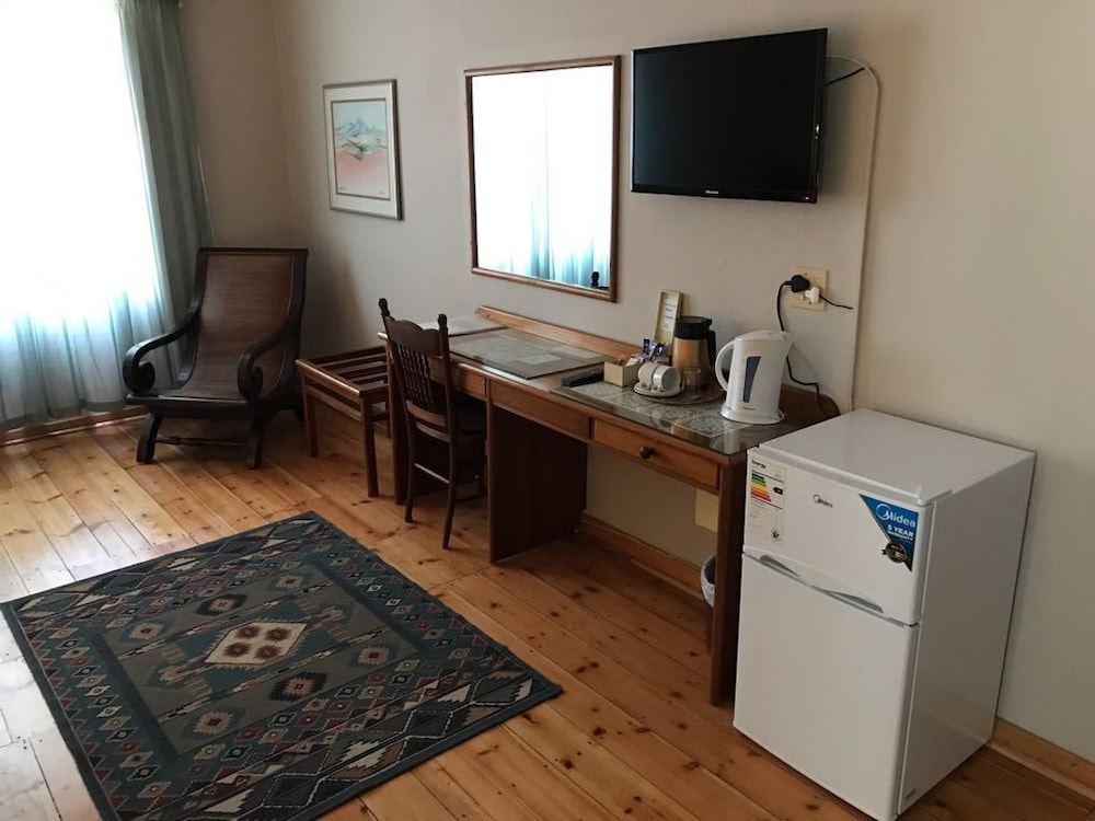 Karoo Country Inn Hotel