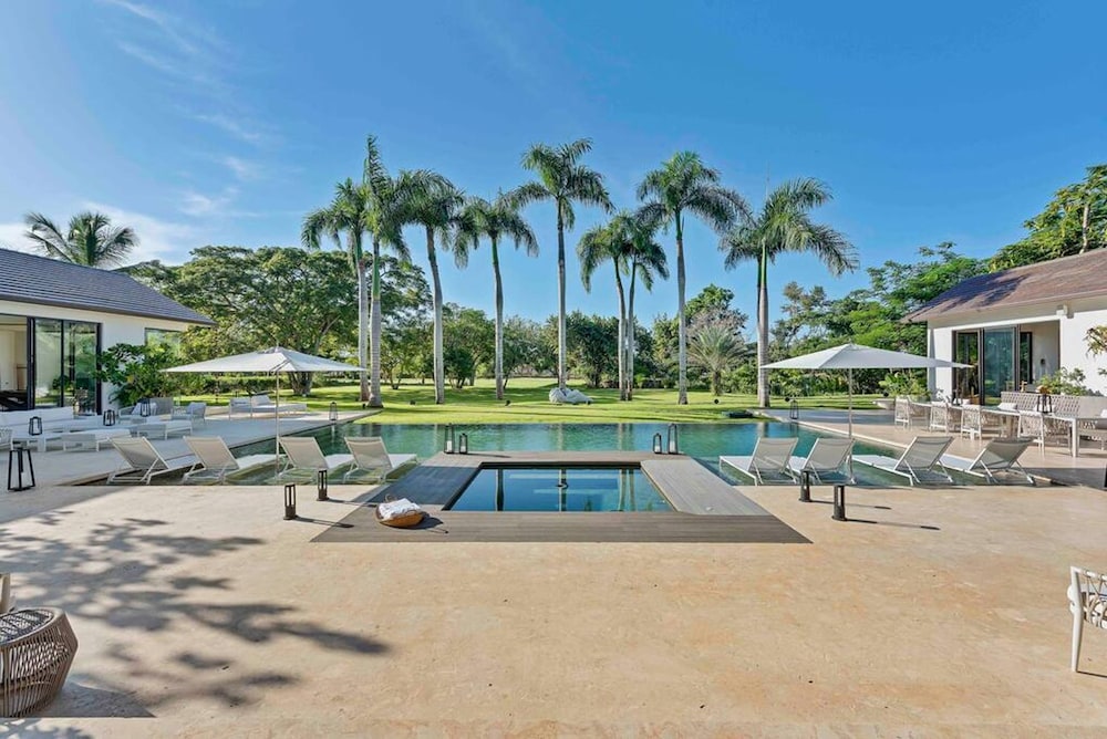 Casa Cana Luxury Tropical Villa in Casa de Campo