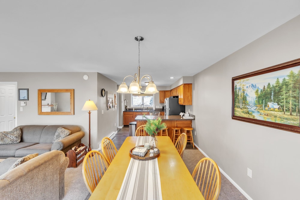Fox Lair 29l - Cozy End Unit With Mountain Views 2 Bedroom Townhouse by The Summit at Gore Mountain