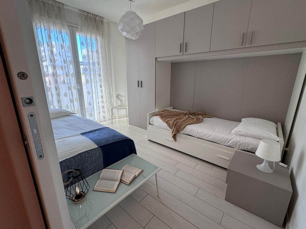 Casa Helios by Ca-sa Check