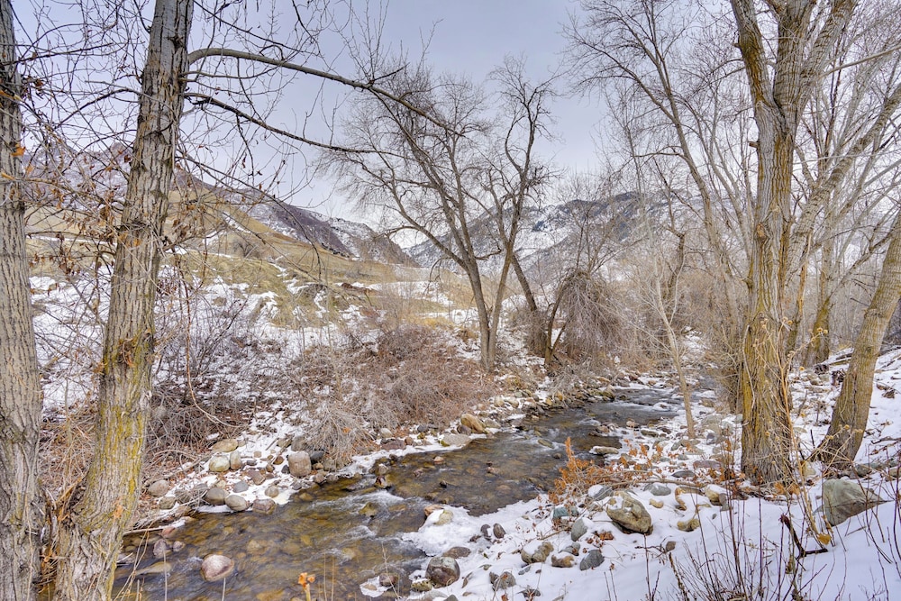 15 Mi to Slc: Riverwalk Suite w/ Mtn Views