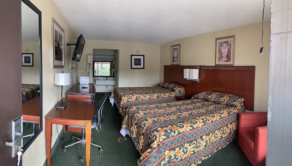 Lumberton Vacations - Night Inn - Property Image 3