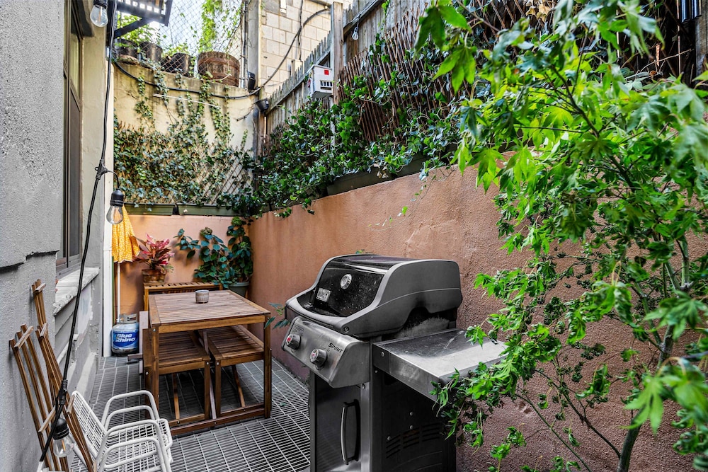 Havemeyer by Rove Travel Duplex Loft w Terrace
