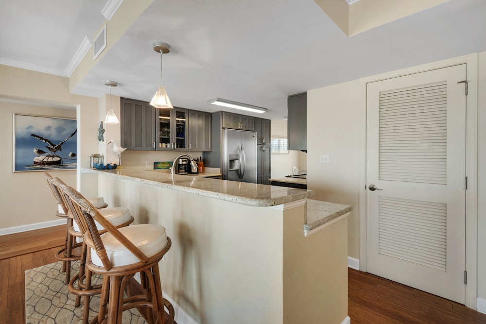 Sea Oats 4 Bedroom Condo by RedAwning