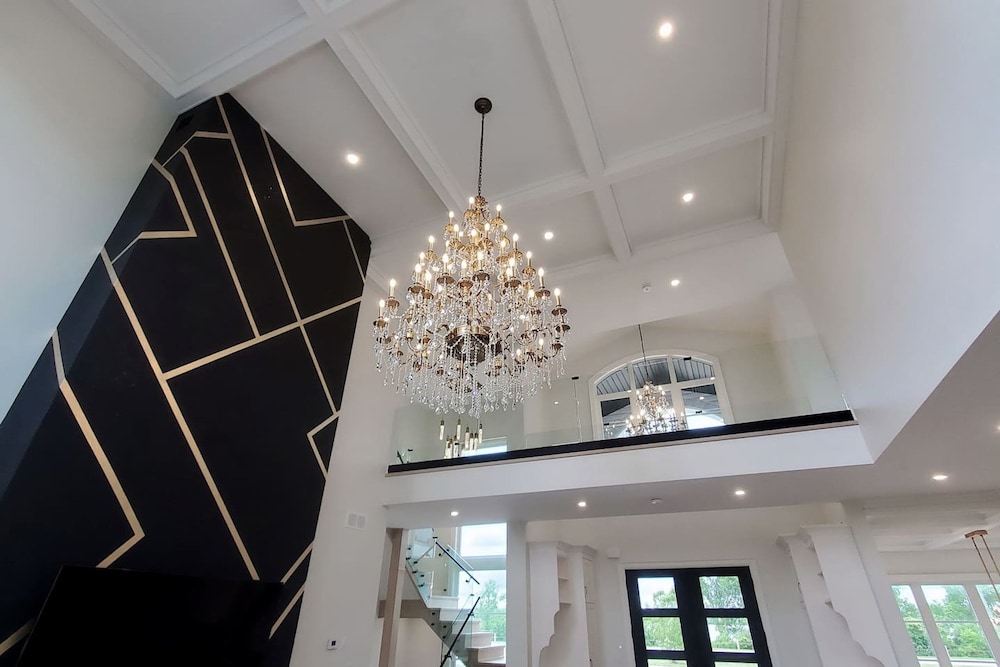Lucky Mansion Luxury Villa in Fort Erie