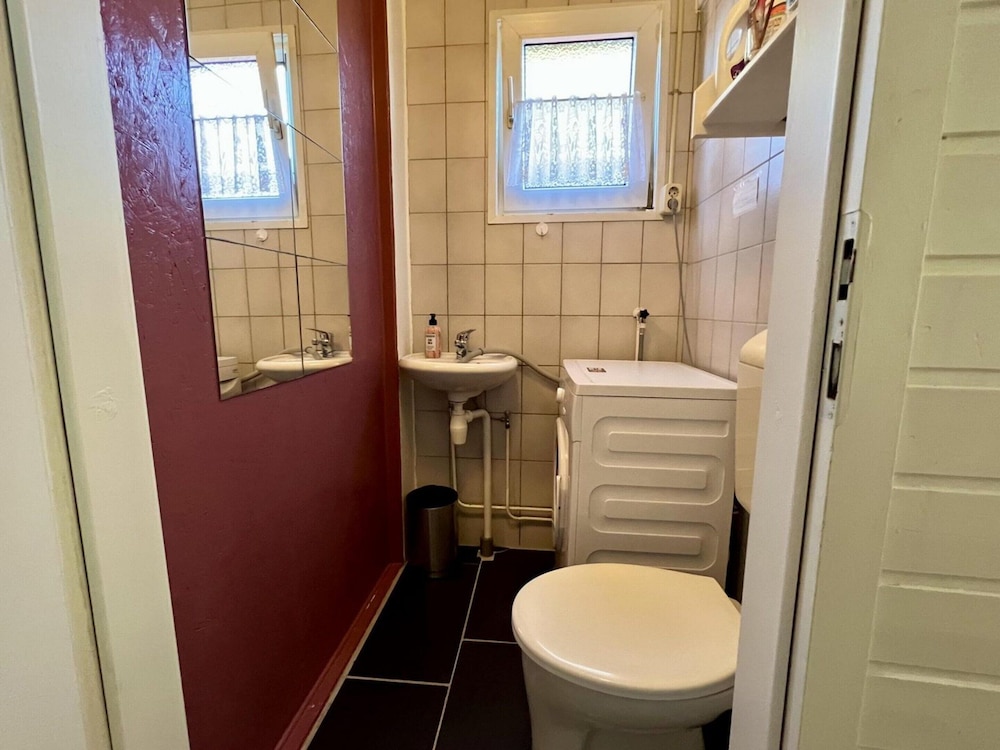 Spacious Bungalow With Garden in Park Eureka