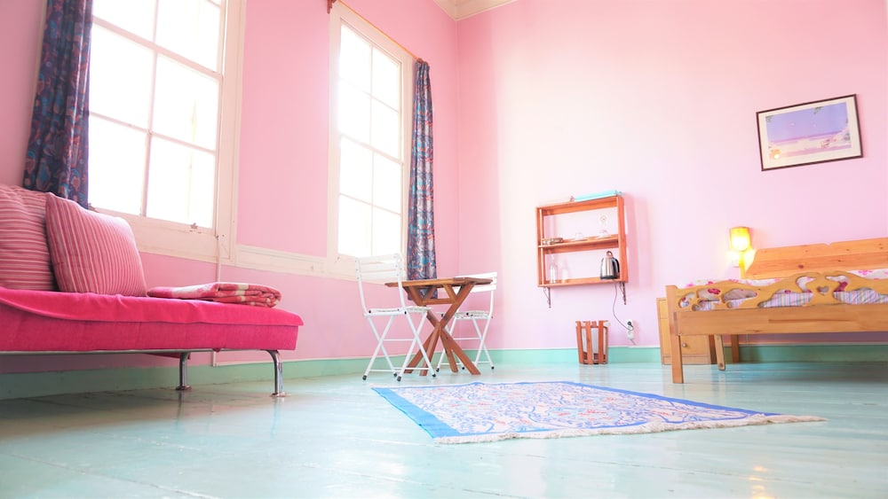 Lotus Garden Hostel - Image 15