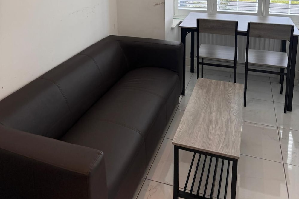 House - Sleeps 11 - Parking - Station Close