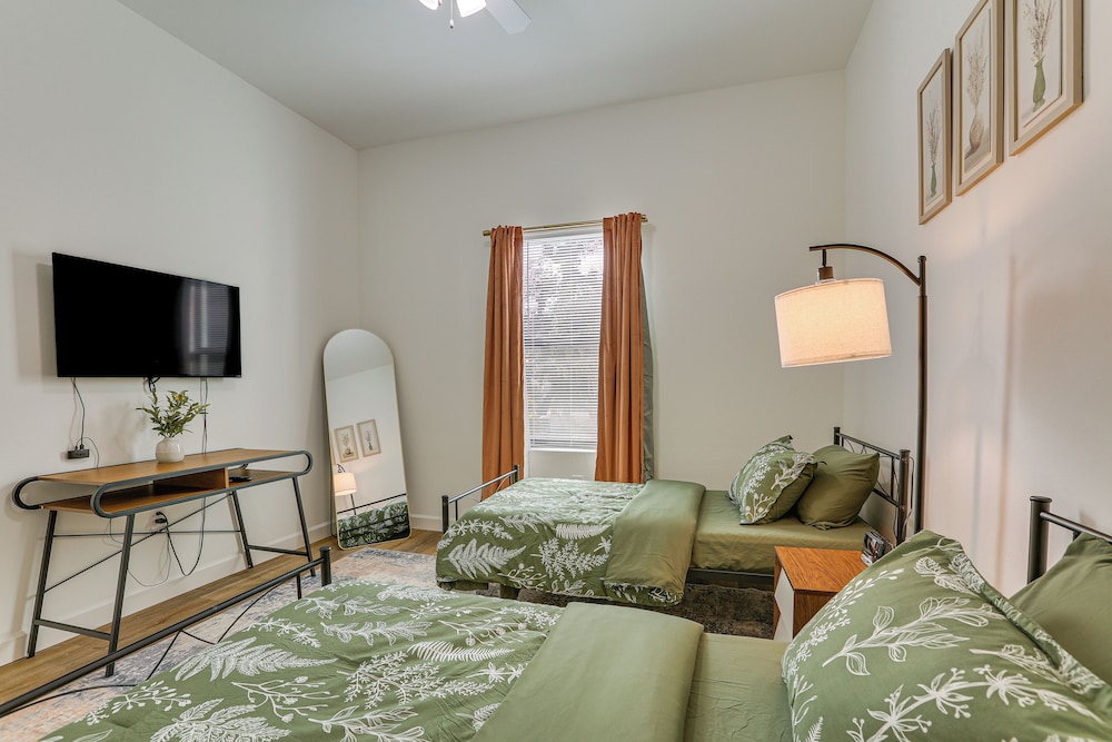 Walkable Downtown Labelle Apt w/ Private Balcony!