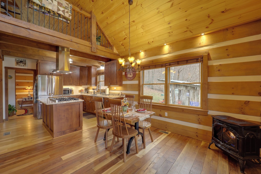 Hike, Ski & More: Blue Ridge Mountain Escape