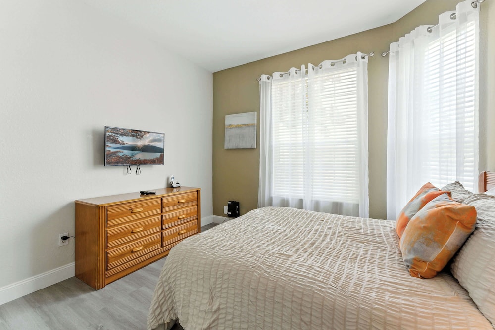 Resort Condo 3BR - Pool Balcony Near Disney