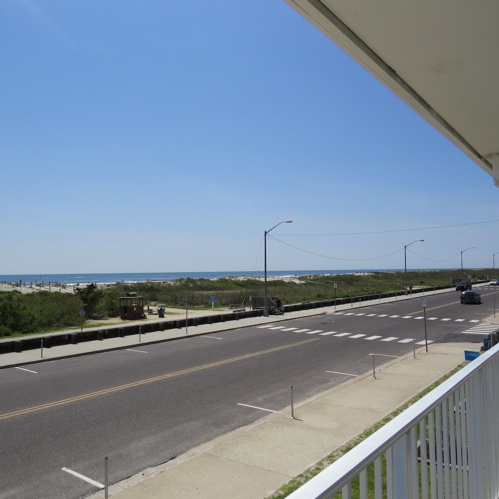 Alante Oceanfront Motel