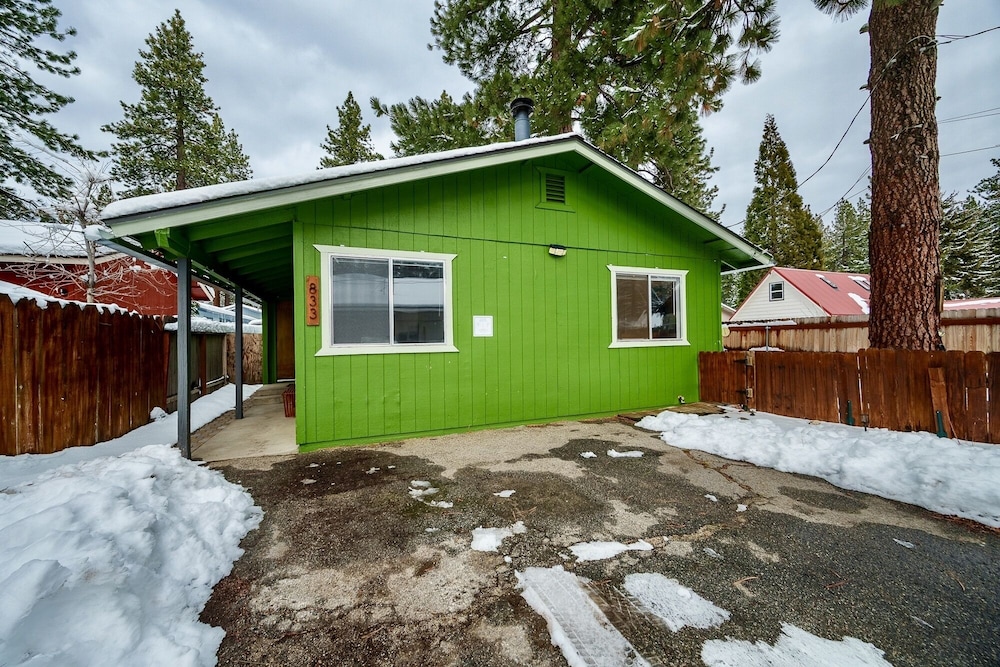 The Green Cabin A Few Blocks To Lake Tahoe 833t 3 Bedroom Home