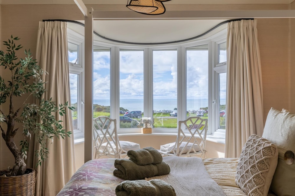 Seaview House - 5 Bedroom - Southgate