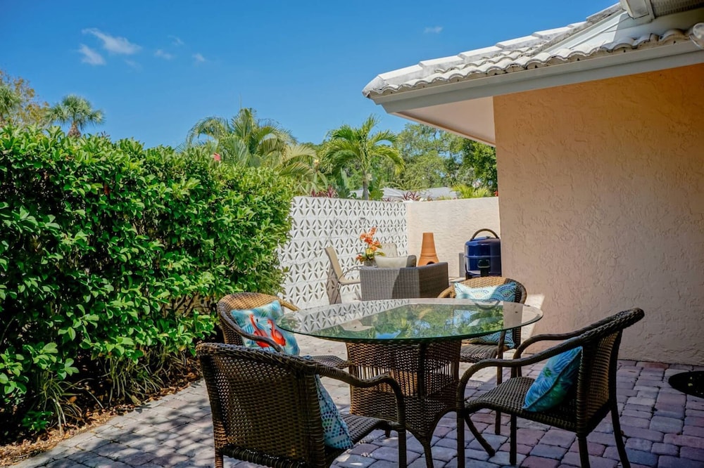 Siesta Villa Whispering Palms