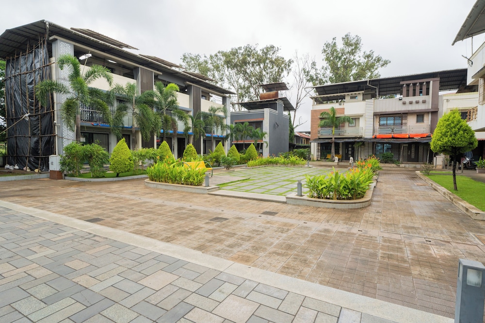 Alaya Stays - Imperial Calista 4BHK near Khandala Hills