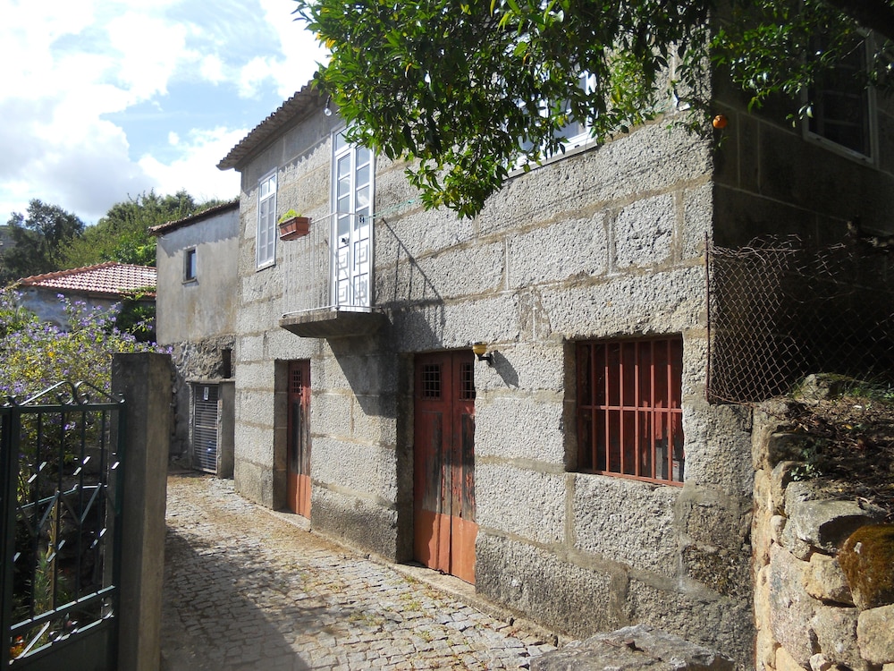Charming 2-bed Cottage in Santa Marinha do Zezere view 3
