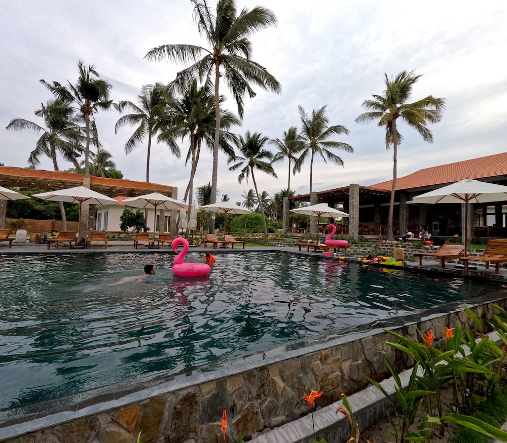 Charm Hon Rom Villas Resort