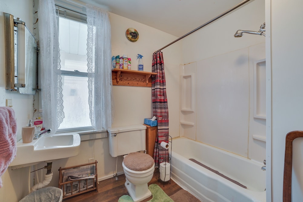 Historic Houghton Lake Getaway Near Shoreline - Property Image 18