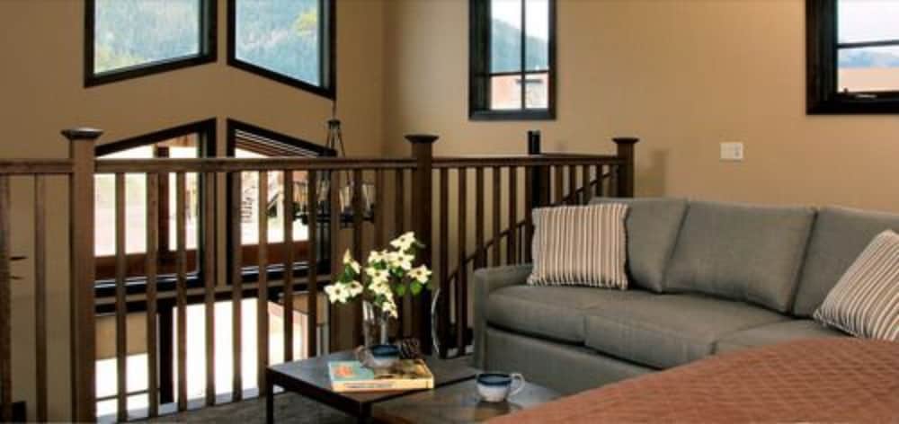 Highlands Ranch Resort