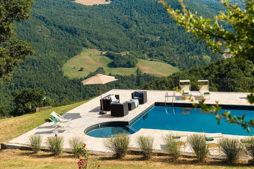 Ca Quattrocchi 10 3 by Marche Holiday Villas