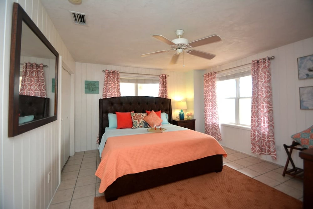 Just Beachy A Luxury Retreat Sleeps 12 3 Levels With Elevator- Perfect for 1-3 Families