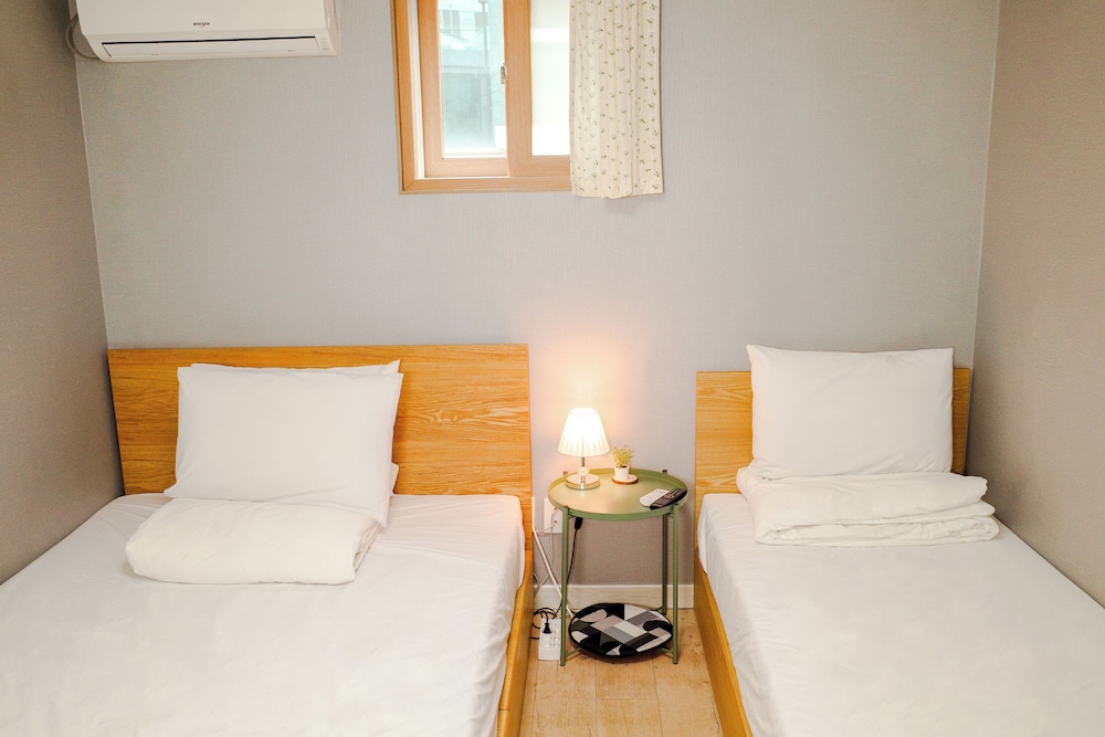 Starria Hostel foreign guest only 66