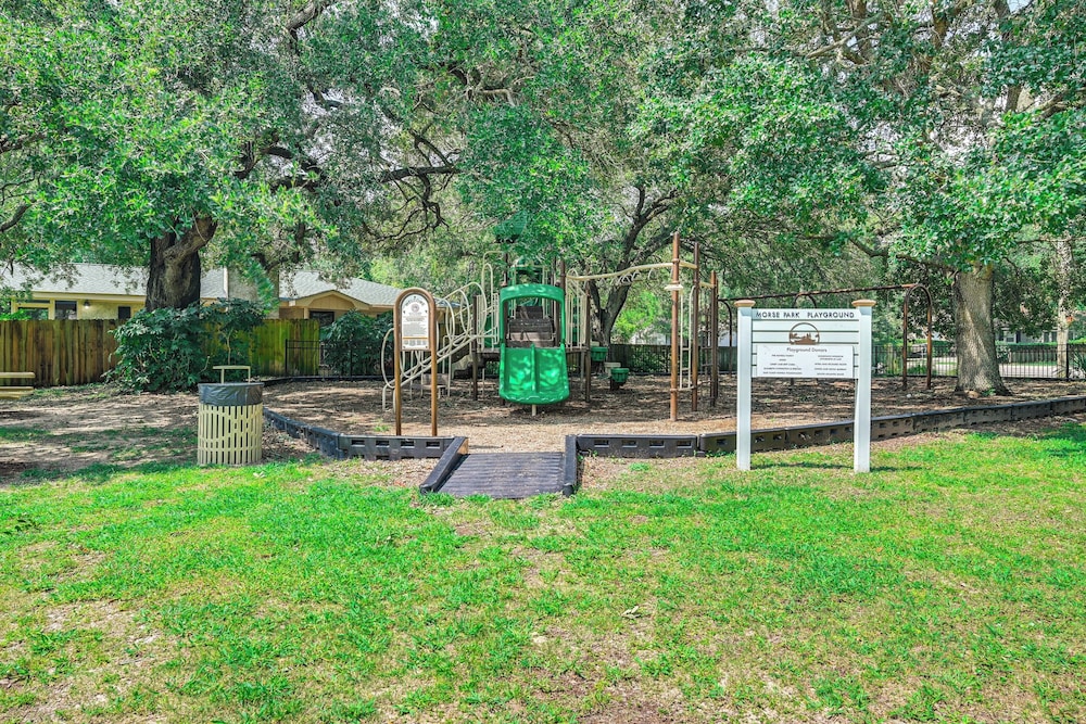 Chic Murrells Inlet Getaway ~ 2 Mi to Marsh Walk! view 3