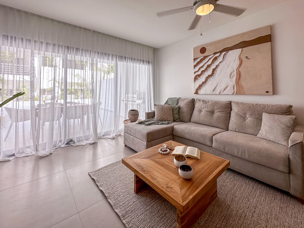 Luxury 3 Bedroom Apartment at the Beach