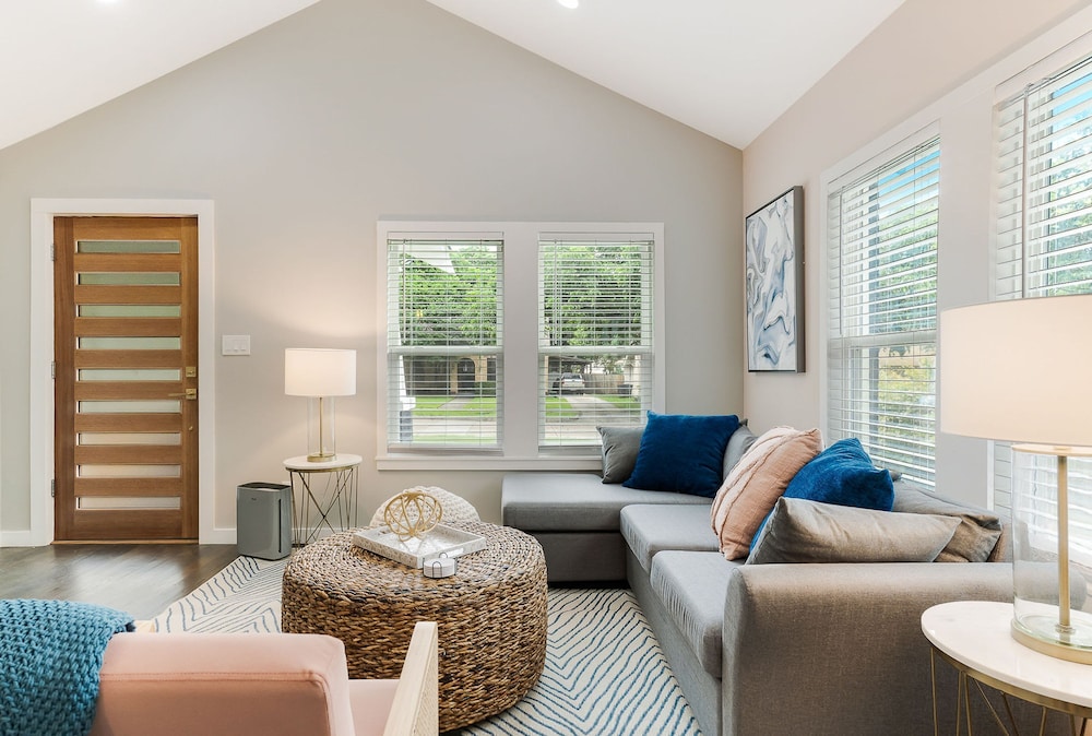 Luxury Townhome Pet Friendly