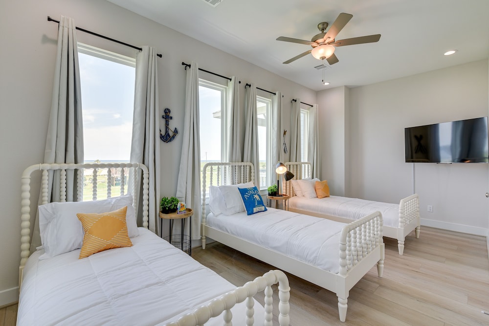 'seas The Day:' Home w/ Pool Access in Galveston
