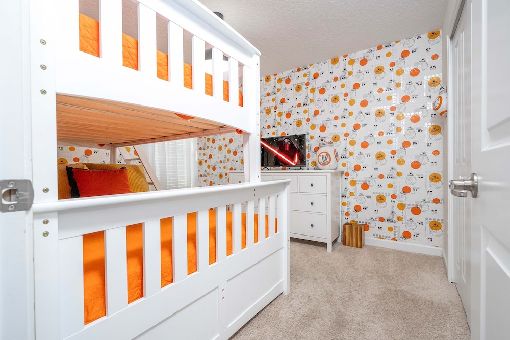 Home 6bed Themed Rooms Game Room Storey Lake