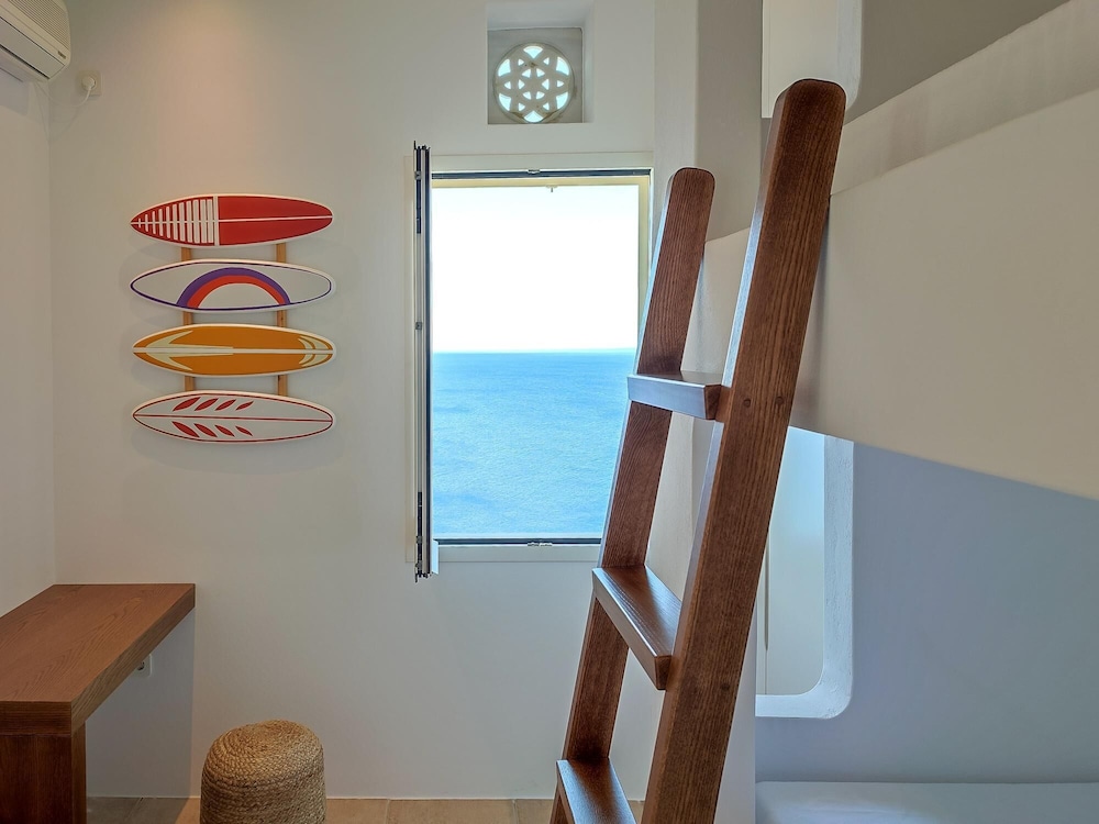 La Chapelle Est in Tinos view 5