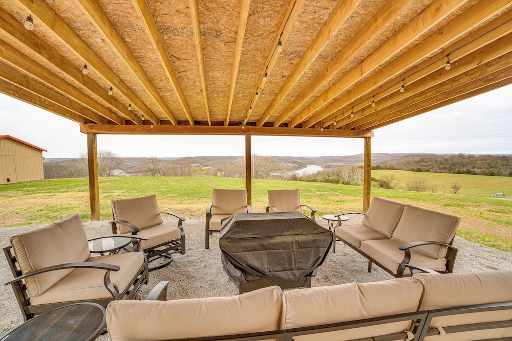 1 Mi to Table Rock Lake: Home w/ Furnished Patio!