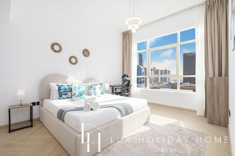 LUX The Marina View Suite 3