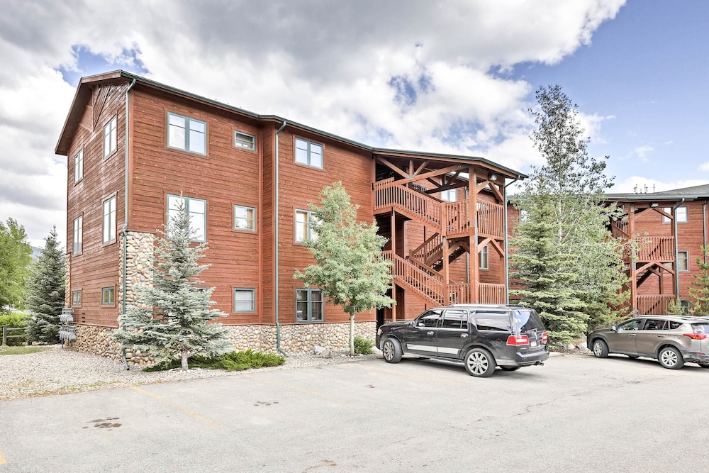 7 Mi to National Park: Grand Lake Condo w/ Deck!
