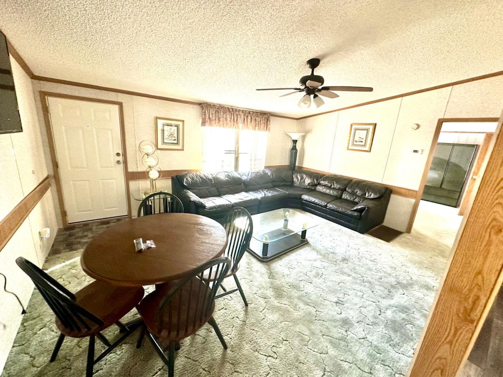 Secluded Lodge Farm Views 50 Acres Wifi