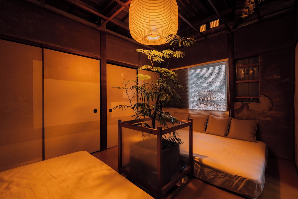 Ivy Place Harajuku Urban Steel Teahouse
