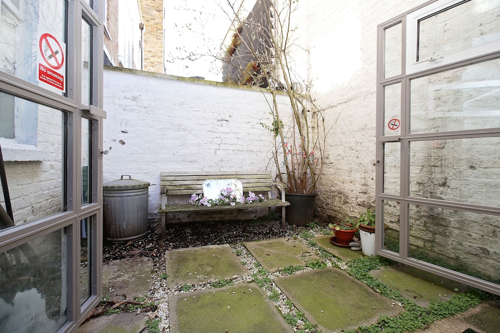 outdoor bbq area