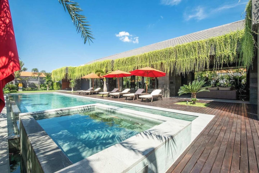 Exquisite 5BR Villa: Premier Luxury in Seminyak