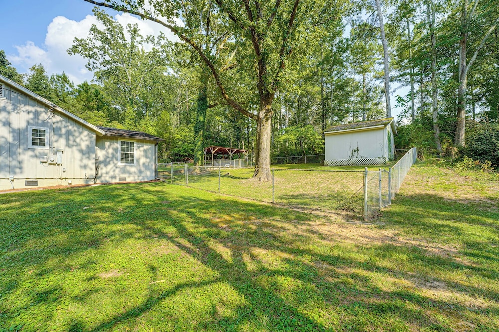 Peaceful Home w/ Porch & Yard, 5 Mi to Rome!