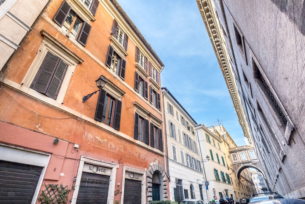 Casa Iside in Rome With 1 Bedrooms and 1 Bathrooms
