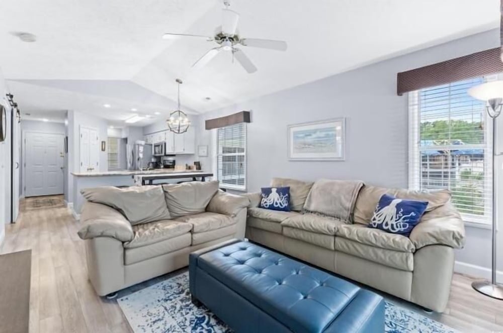 River Oaks 28g 2 Bedroom Condo