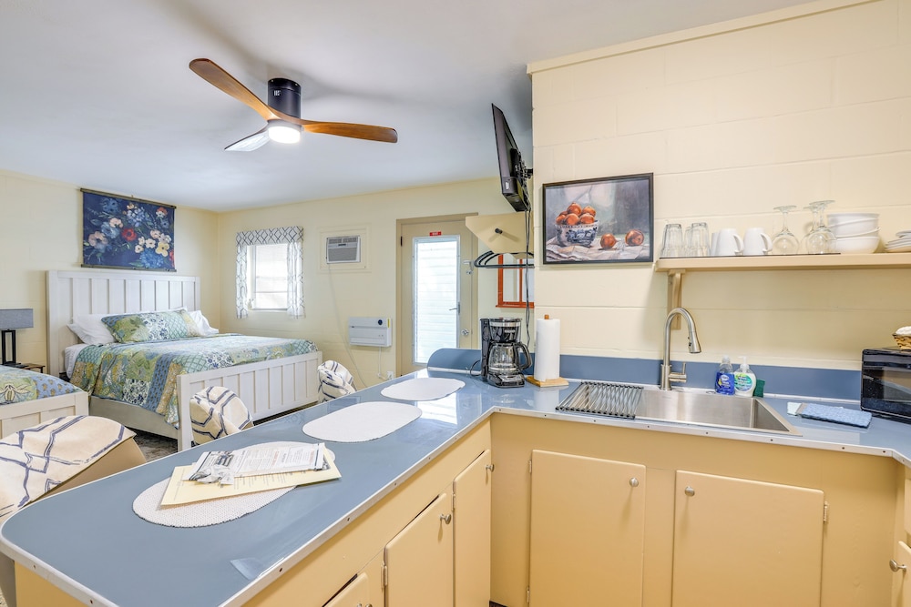 Lanai & Fire Pit: Riverfront Studio in Chiefland!