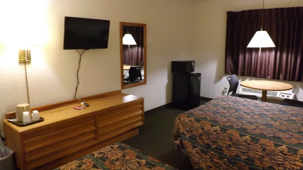 Kansas City Vacations - KCI Lodge - Property Image 25
