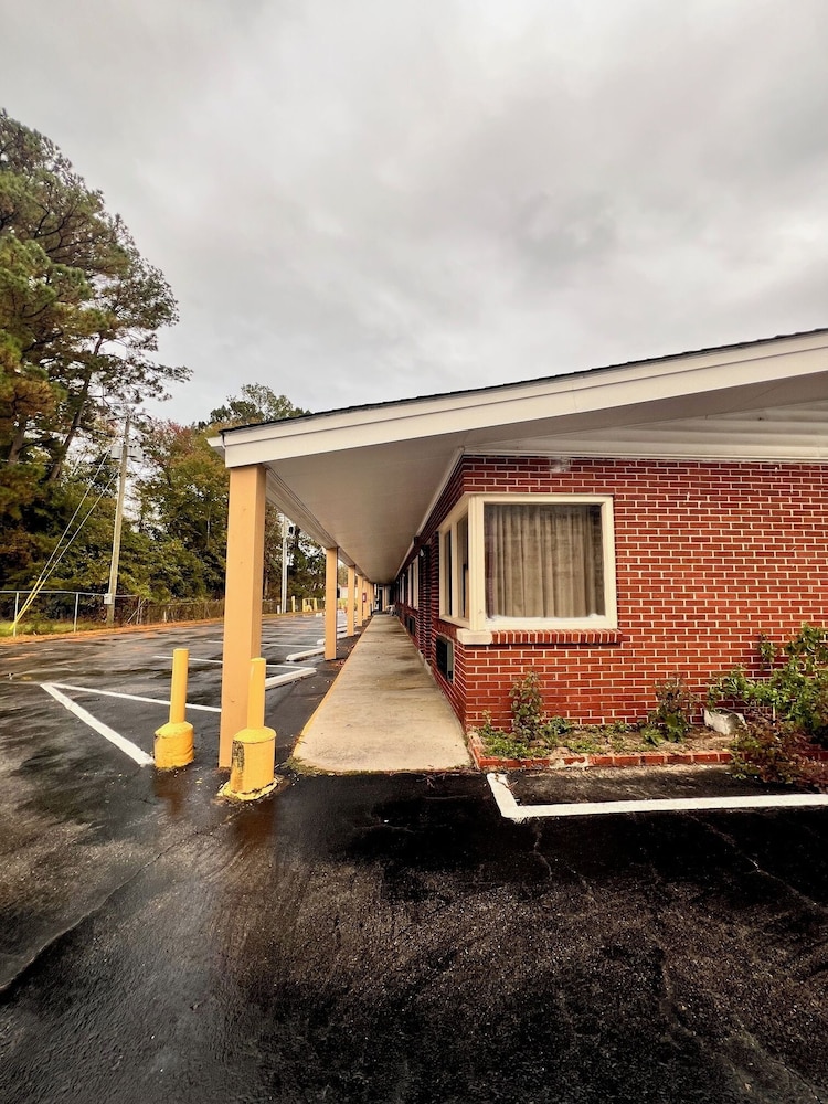BUDGET INN