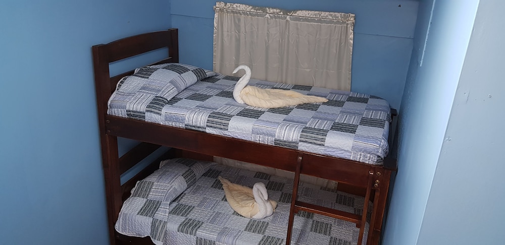 Moras Place B&B - Hostel