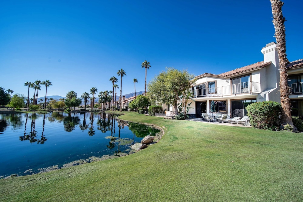 Cozy Lakeside Retreat in PGA West Bbq Scenic Views
